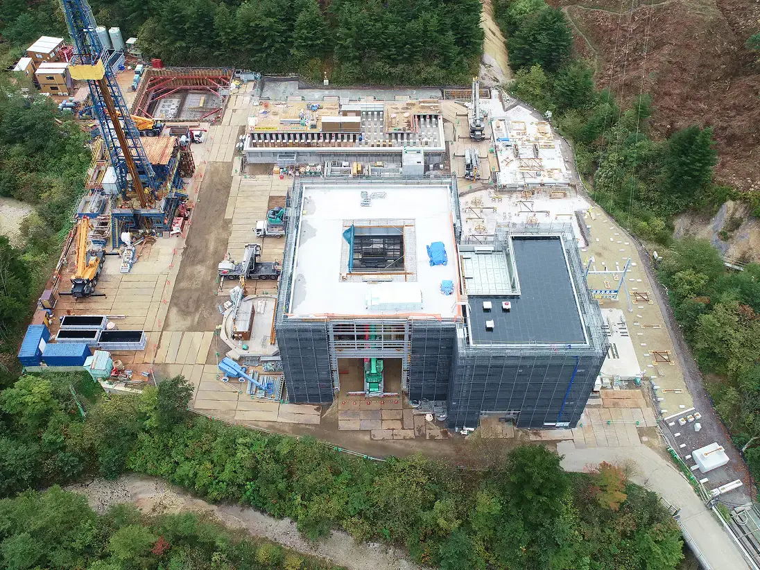 地熱発電所の建設の写真