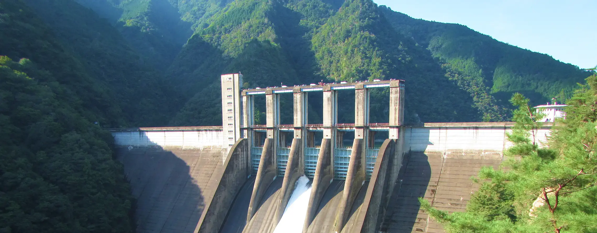 水力発電施設の写真