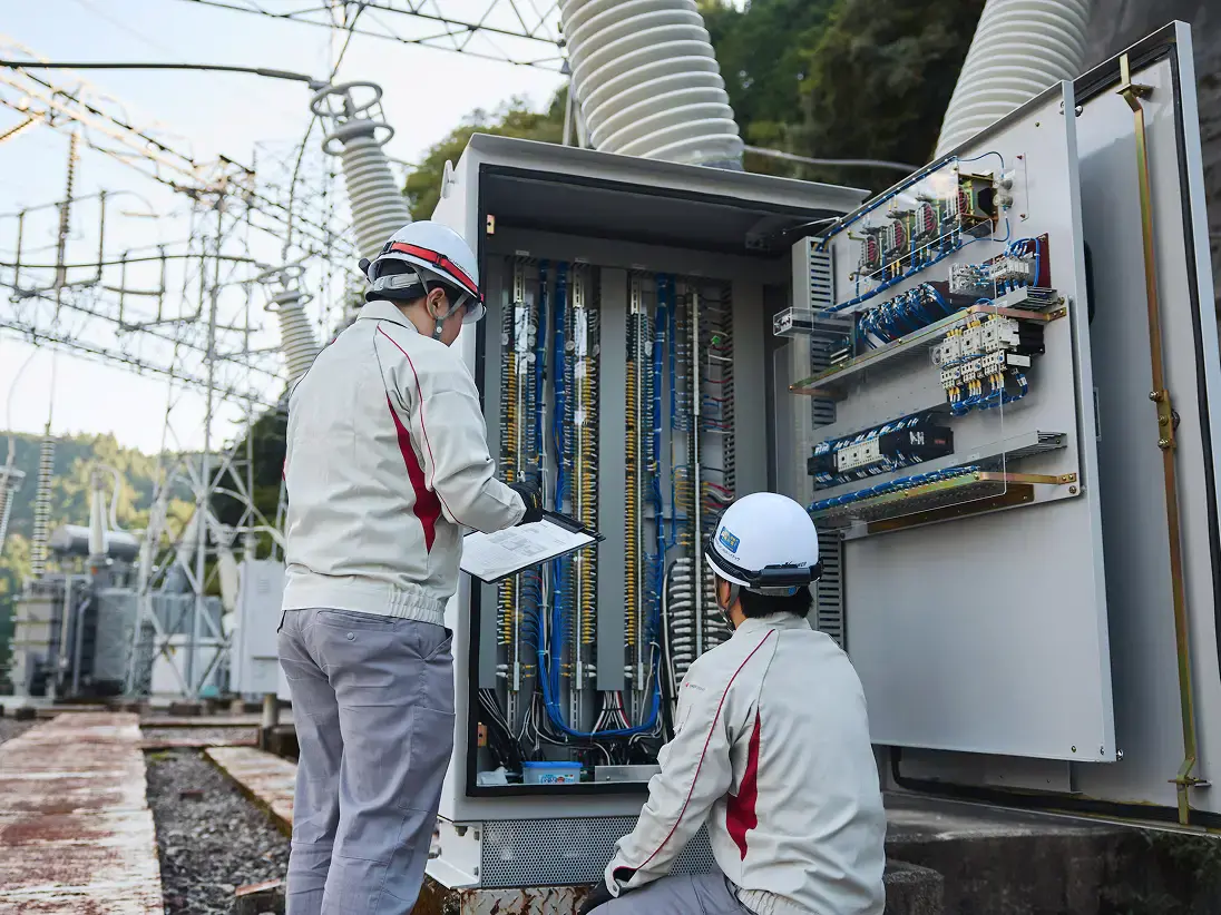 仕事をする様子の写真