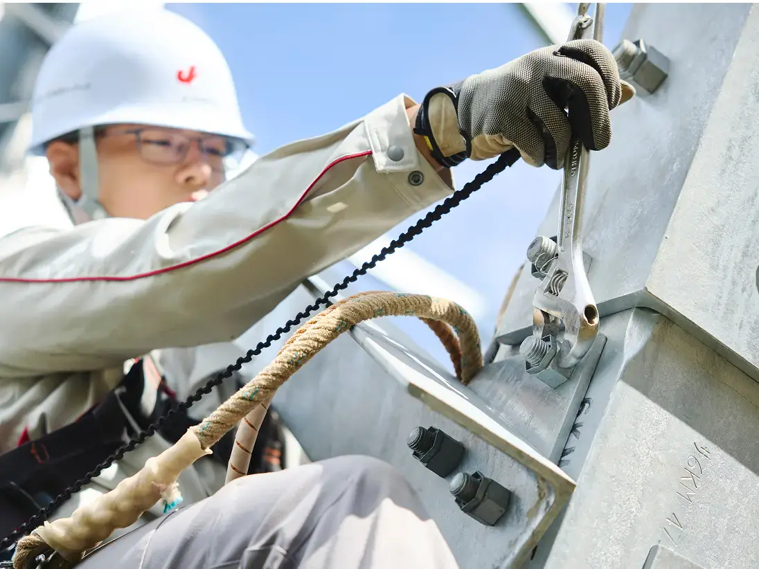 送電設備の点検・保守の写真