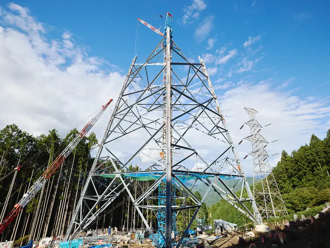 送電設備の建設の写真