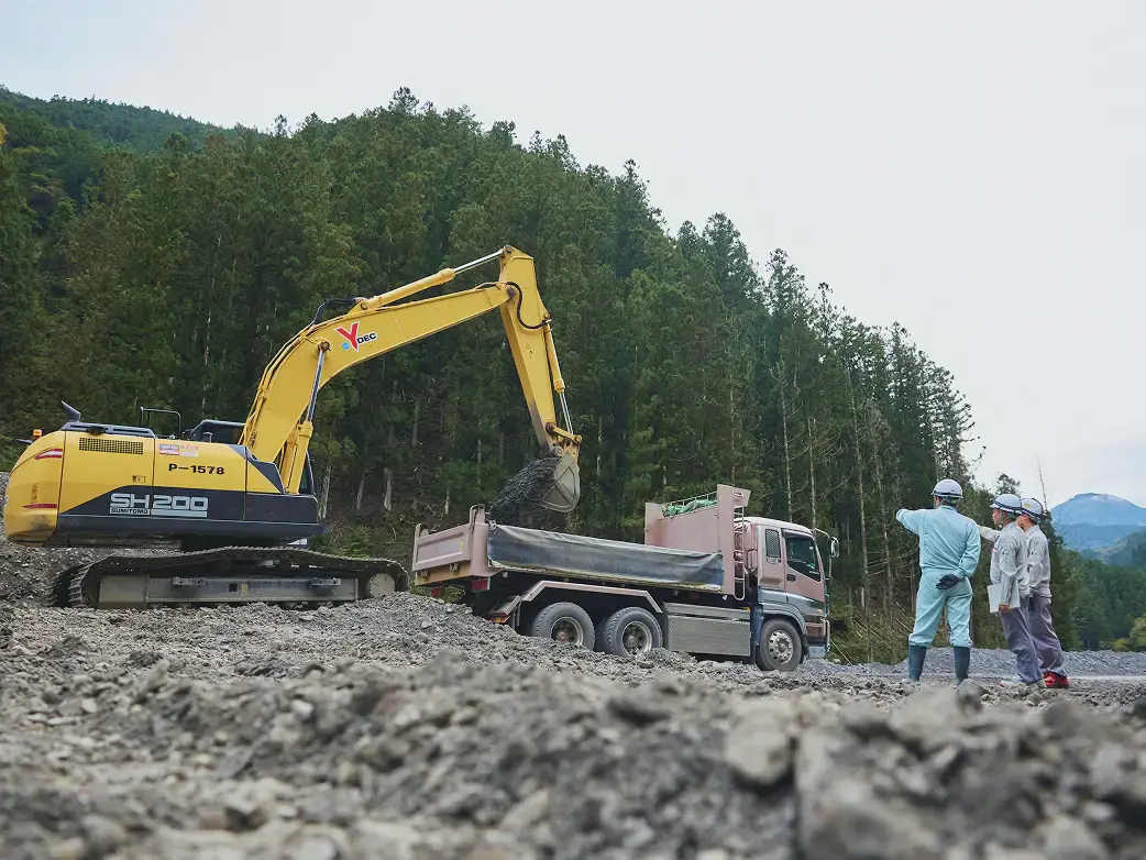 貯水池に流入する土砂の開削と搬出